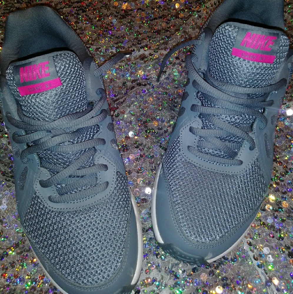 Ladies Nike Sneakers Grey & Pink